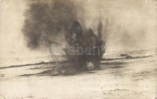 Uher Ödön fotósorozat, a budapesti császári és királyi tüzérezredek hadialbum-, özvegy- és árvaalapjai javára / WWI explosion photo (EK)