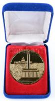 Amerikai Egyesült Államok 1989. "20. UPU kongresszus Washington DC" aranyozott emlékérem dísztokban (51mm) T:PP USA 1989. "20th UPU Congress Washington DC" gilt medallion (51mm) in case C:PP