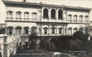 Roma Palazzo Farnese, Facciata posteriore