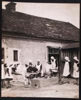 Cca 1920 Kerny István (1879-1963): Zsámbéki apácák iskolájának gazdaságtan órája. Vintage fotó, pecséttel jelzett, feliratozott, 21x17 cm