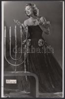 Cca 1940 Rozgonyi műtermi fotója, egy modellel és egy ötágú gyertyatartóval, 24x15 cm