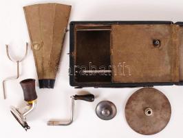 cca 1920 Cardinal Soundbox hordozható gramofon, működik / 
Cardinal Soundbox portable gramophone, wo...