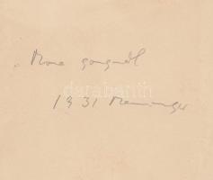 1931 Mona a gongnál. Vintage fotó Szentpál Olga mozdulatművészeti iskolája egyik kis tanulójáról, fe...