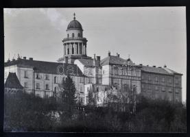 Cca 1940 Ismereten szerző fotója a Pannonhalmi apátság épületegyütteséről, 14x21 cm