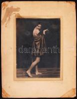 1932 Vajda M. Pál vintage fotója, a Szentpál Olga mozgásművészeti iskola egyik táncosáról, aláírva, ...