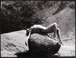 Cca 1970-80 Tarr Dezső: Áldozat. Vintage erotikus fotó, 30x40 cm