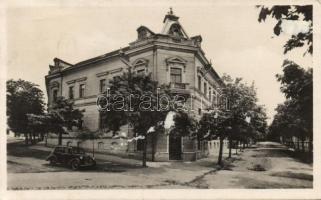 Ipolyság, Sahy; Állami gimnázium / Stát. gymnázium / grammar school, automobile (Rb)