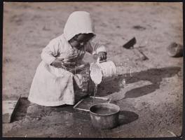 Cca 1940 Osoha László: Gyermek játék. Vintage felvétel, jelzetlen, de garanciával, 30x40 cm