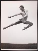 Cca 1940 Sztály János: Ugrás. Vintage felvétel, kis sérüléssel, 30x40 cm