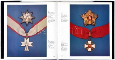 Makai Ágnes - Héri Vera: Kitüntetések. Zrínyi, 1990