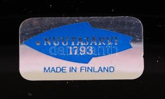 Kézzel készített, jelzett Nuutajärvi retró üvegtál színes üvegbetétekkel a tervező, Pertti Santalaht...