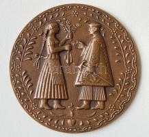 Modern, extrém nagyalakú zsűrizett "Parszt pár" Br plakett, igen kis példányszámban szignált: G.L. T:2