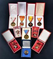 10db szocialista kitüntetés tokban, közte "Kiváló Dolgozó", "Honvédelmi Érdemérem" 20, 25 és 30 év szolgálat után T:vegyes