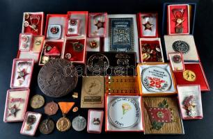 Doboznyi szocialista kitüntetés és plakett, sportérem, törzsgárdajelvény, tartalmas! T:vegyes