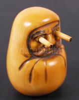 19. század. Bölcs teleszkópszemmel. Necuke, antik faragott elefántcsont figura Japánból, alján jelze...