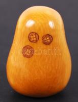 19. század. Bölcs teleszkópszemmel. Necuke, antik faragott elefántcsont figura Japánból, alján jelze...