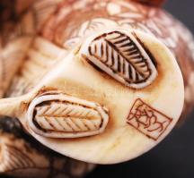 19. század. Bölcs. Necuke, faragott elefántcsont figura Japánból, színezett díszítéssel, talpán jelz...