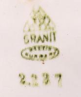 Gránit tétel: Tál, só tartó (sérült), tejszín kiöntők, mustár tartó