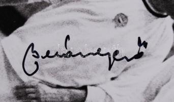 cca 1960 Teremfoci, fotó Buzánszky Jenő aláírásával, 22x18cm