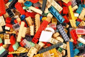 5 kilónyi a legóhoz hasonlító építőjáték