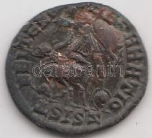 Római Császárság / Siscia / II. Constantius 351-355. Follis Br (2.41g) T:2
Roman Empire / Siscia / C...