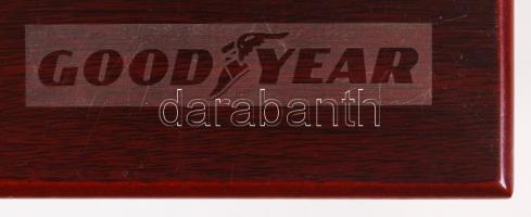 Dekoratív Goodyear bortartó fa doboz 22x36x13 cm