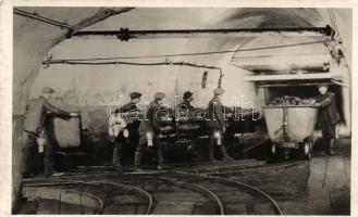 Tata főszállító vágat a bányában (Rb)