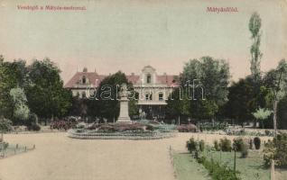 Budapest XVI. Mátyásföld, vendéglő, Mátyás szobor