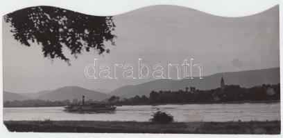 cca 1940 Szőllősy Kálmán (1887-1976): Kisoroszi szigetcsúcsnál alkonyatkor. Vintage fotó, a Hungaria Magazin archívumából, hátoldalán feliratozva, aláírva, pecsételve, 11x24cm (kissé foltos)