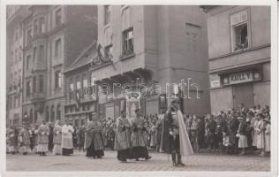 1935 Budapest I. Tárnok utca, Szent Jobb körmenet a Várban, photo