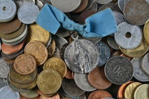 187db vegyes régi és újabb váltópénz, több, mint 20 országból T:vegyes 187pcs of mixed coins from more than 20 countries C:mixed