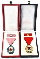 1964-1985. "Munka Érdemrend" arany és ezüst fokozata dísztokban, szalagsávval és miniatűrr...