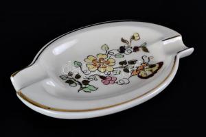 Kézzel festett, aranyozott, pillangómintás, jelzett Zsolnay hamutál /  Hand painted Zsolnay porcelain ashtray, 12x8cm