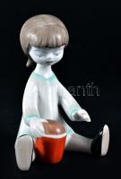 Hollóházi homokozó kislány, kézzel festett, jelzett, hibátlan, m:10 cm / 
Playing girl, hand painted...