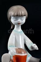 Hollóházi homokozó kislány, kézzel festett, jelzett, hibátlan, m:10 cm / 
Playing girl, hand painted...