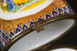 Limoges kinyitható réz berakásos tojás, jelzett, matricás, hibátlan, m:12 cm/ Limoges porcelain eggs with feet