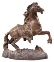 Ágaskodó ló. Bronzírózott fém, m:24 cm