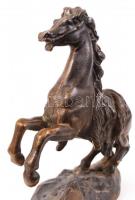 Ágaskodó ló. Bronzírózott fém, m:24 cm