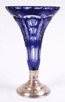 1937-1966 800-as tisztaságú, "dianás" jelzésű ezüst (Ag) talpon álló, metszett, indigó színű üvegváza /  Cut glass vase on silver stand with 800 fineness Hungarian "Dianakopf" hallmark, 19,5cm