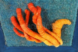 Kubinyi Anna (1949-): Fáklya. Festett kender, textil, keretben, 24×20 cm