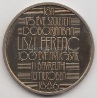 Fülöp Zoltán (1951-) 1986. "175 éve született Doborjánban Liszt Ferenc-100 éve nyugszik a Bayreuthi temetőben" fém emlékérem (32mm) T:PP