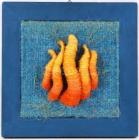 Kubinyi Anna (1949-): Lángocska. Festett kender, textil, keretben, 20×20 cm