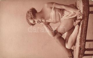 Underdressed girl (EB)