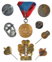 Vegyes militária és falerisztika tétel 8db kitüntetéssel és jelvénnyel, közte 1939. "I. PAX-TIN...