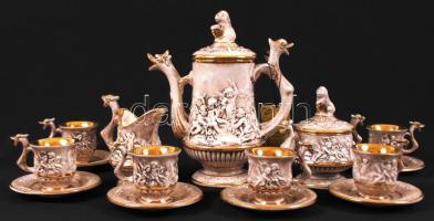 Nagyon szép, még nem használt 6 személyes Capodimonte kávéskészlet. A csészék belül aranyozottak, figurális díszítésű fülekkel és fogantyúkkal. Kézzel festett, hibátlan /  Flawless, unused coffe-set of Capodimonte china. Gold plated