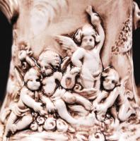 Nagyon szép, még nem használt 6 személyes Capodimonte kávéskészlet. A csészék belül aranyozottak, fi...