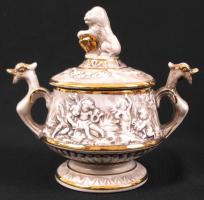 Nagyon szép, még nem használt 6 személyes Capodimonte kávéskészlet. A csészék belül aranyozottak, fi...