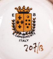 Nagyon szép, még nem használt 6 személyes Capodimonte kávéskészlet. A csészék belül aranyozottak, fi...