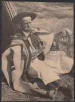 cca 1920 Kerny István (1879-1963): A juhász. Vintage fotó, hátoldalán pecséttel jelzett, 25x18cm