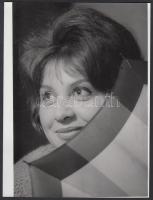 1960-1970 2db portréfotó Domján Edit színésznőről Kotnyek Antal fotóhagyatékából. Jelzés nélkül, 13x18cm, 18x24cm